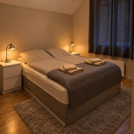 Сasa de vacaciones Isrenna House - Your - 3-bedroom, Free Parking & Bus Stop Nearby Tromsø
