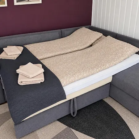 Isrenna House - Your - 3-bedroom, Free Parking & Bus Stop Nearby Tromsø